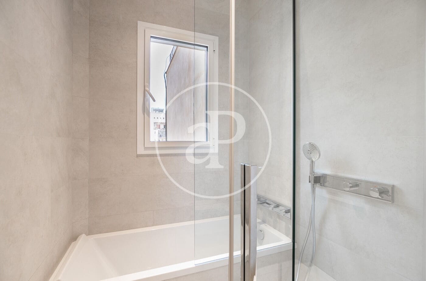 7 soveværelse Lejlighed til leje i Barcelona by - € 8.000 (Ref: 9379006)