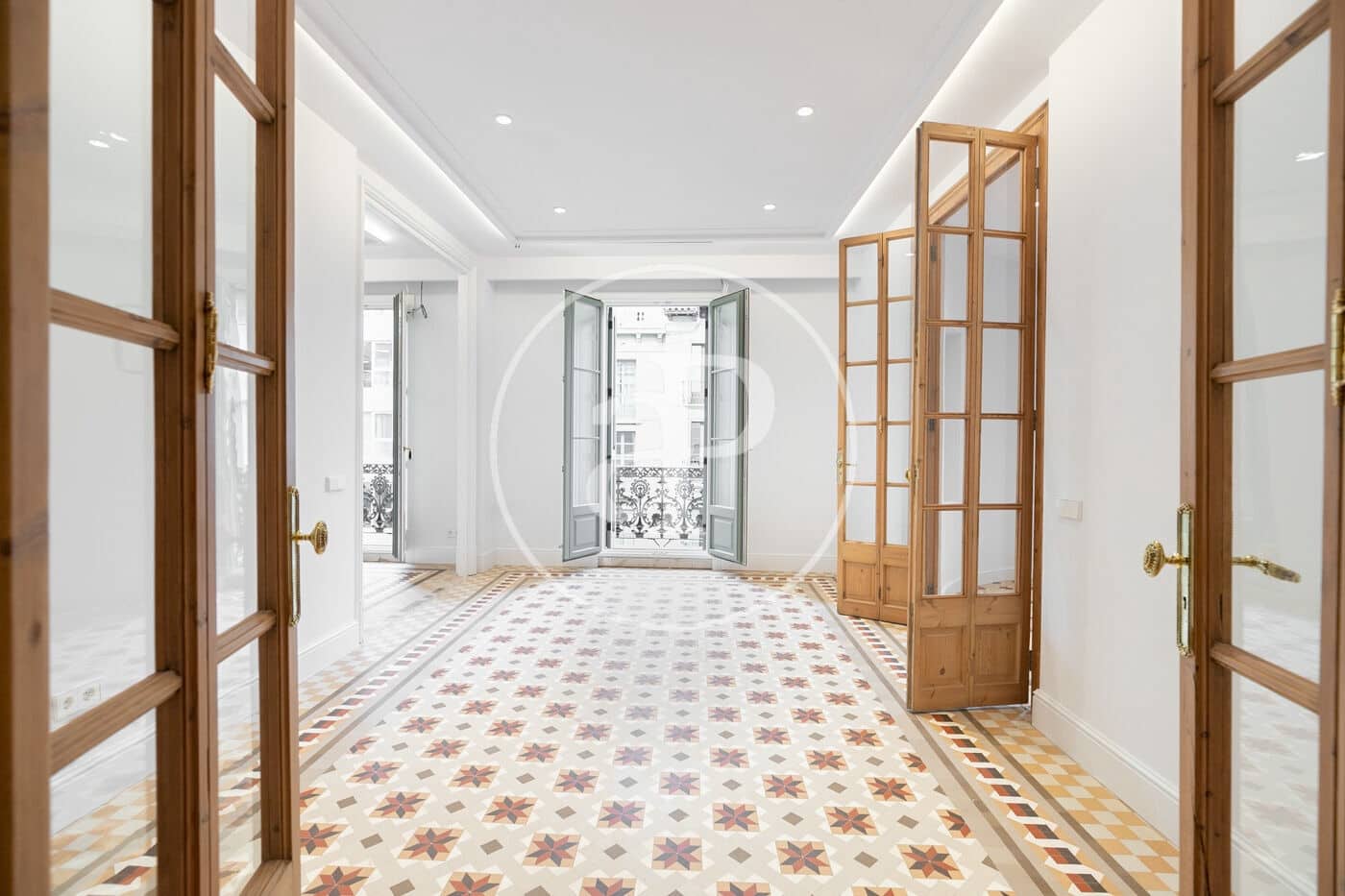 7 soveværelse Lejlighed til leje i Barcelona by - € 8.000 (Ref: 9379006)