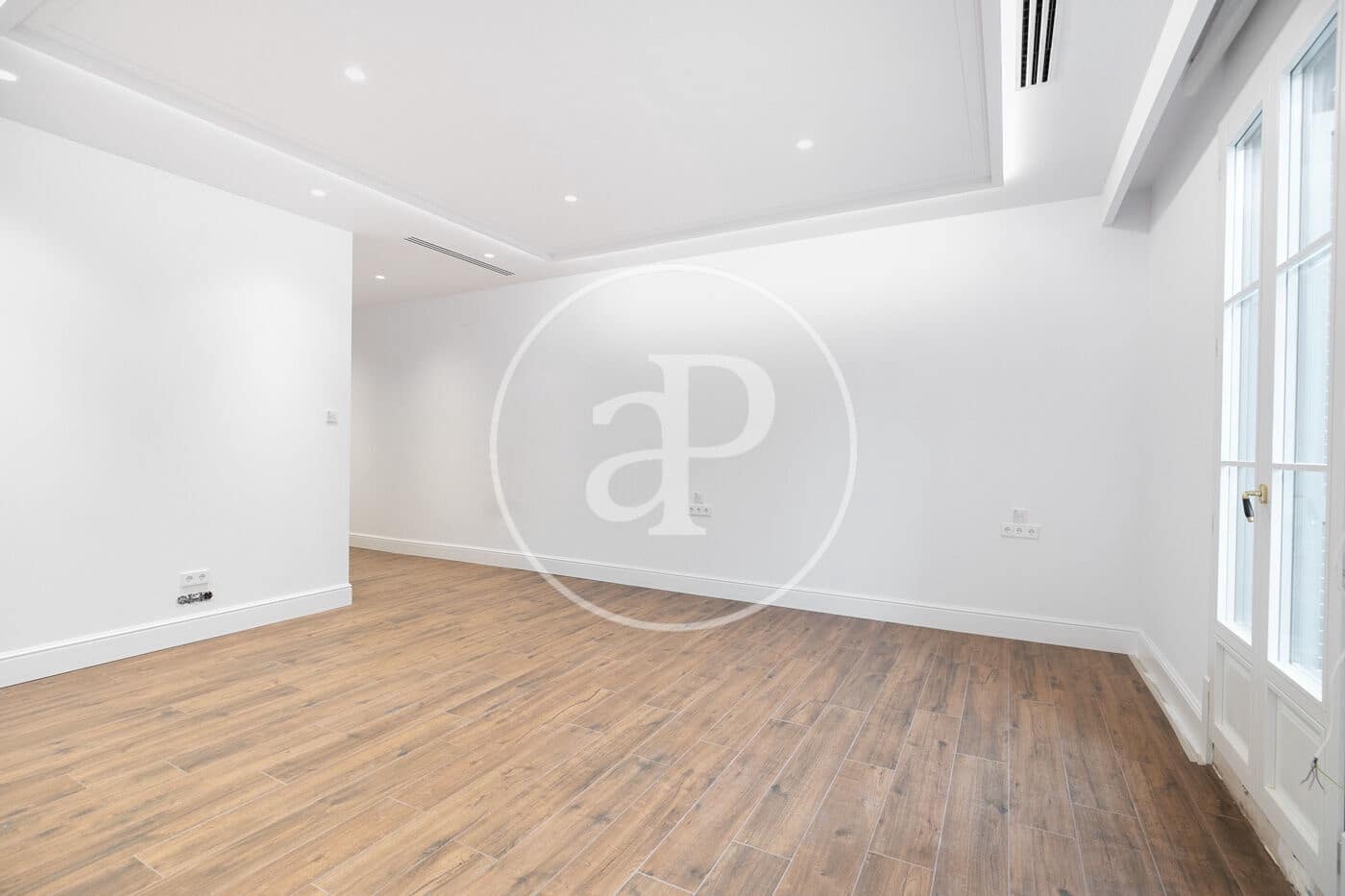 7 soveværelse Lejlighed til leje i Barcelona by - € 8.000 (Ref: 9379006)