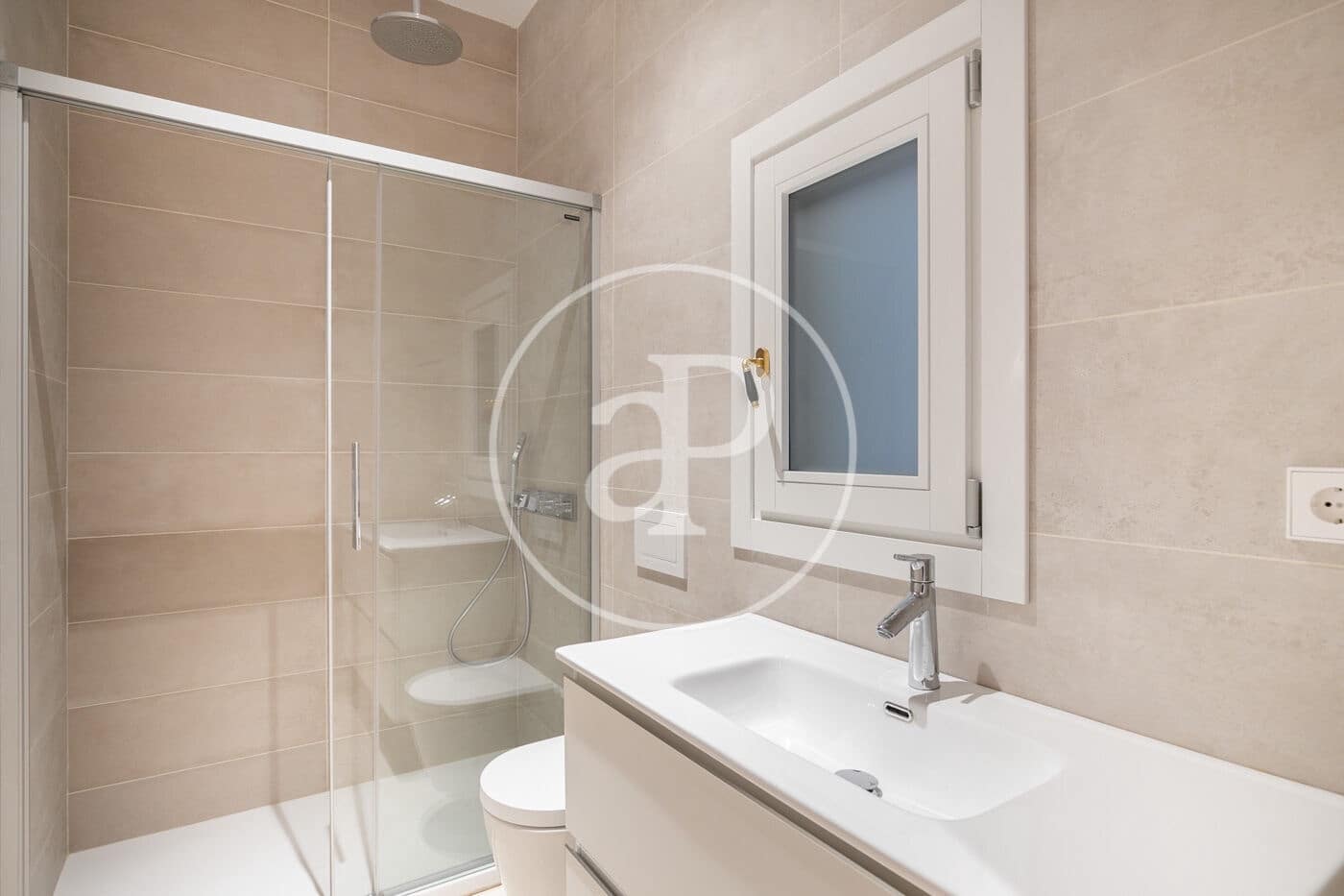 7 soveværelse Lejlighed til leje i Barcelona by - € 8.000 (Ref: 9379006)