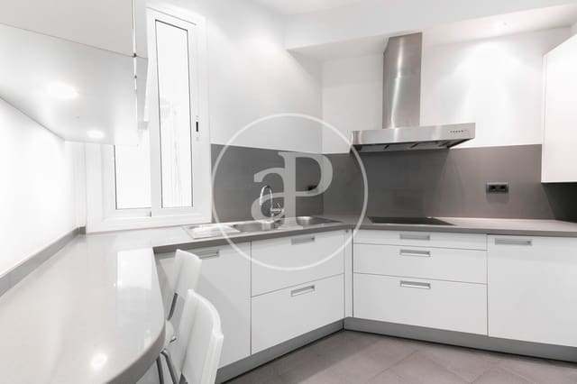 2 bedroom Apartment for rent in L'Antiga Esquerra de L'Eixample, Barcelona city - € 1,850 (Ref: 9385575)