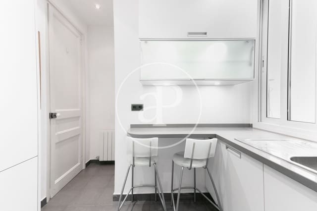 2 bedroom Apartment for rent in L'Antiga Esquerra de L'Eixample, Barcelona city - € 1,850 (Ref: 9385575)