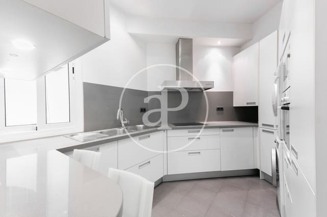 2 bedroom Apartment for rent in L'Antiga Esquerra de L'Eixample, Barcelona city - € 1,850 (Ref: 9385575)