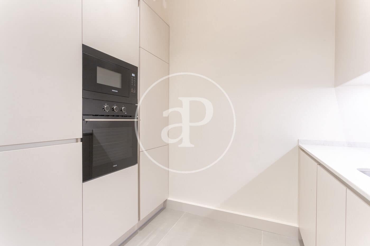 2 soverom Leilighet til leie i Barcelona by - € 2 800 (Ref: 9385578)