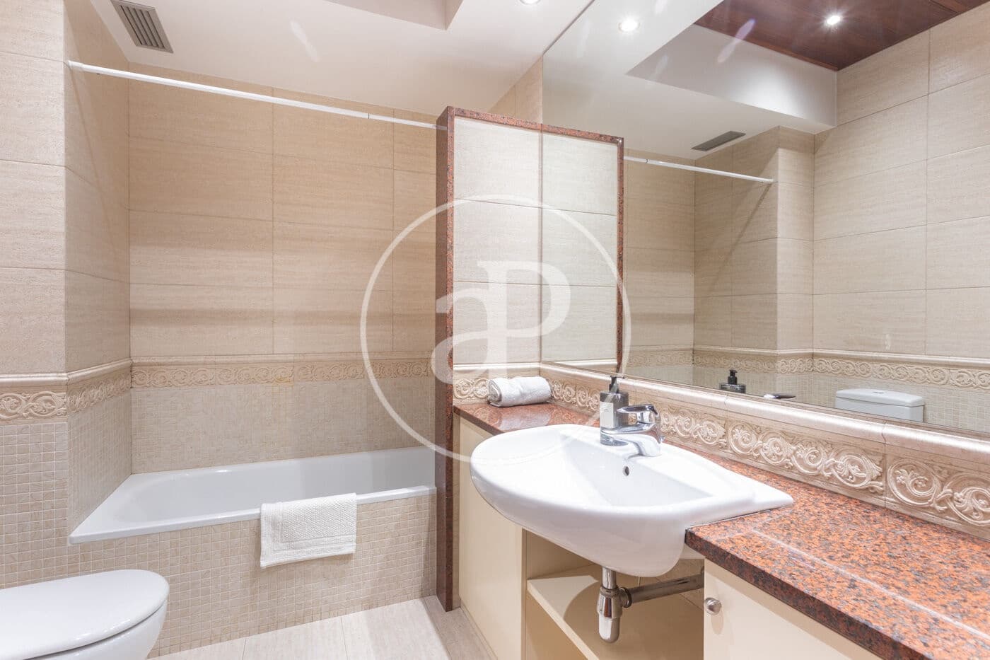 2 soverom Leilighet til leie i Barcelona by - € 2 800 (Ref: 9385578)