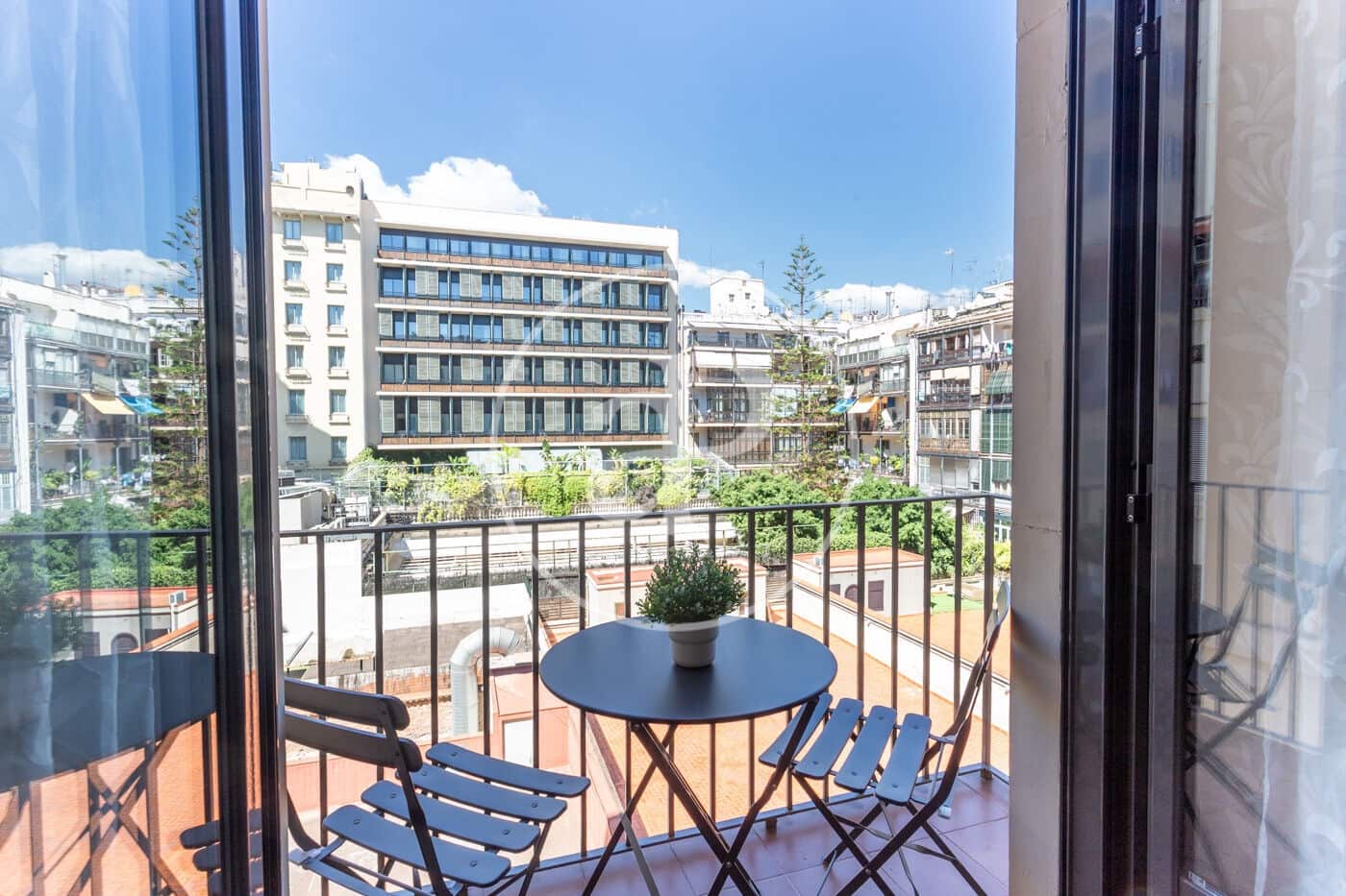 2 soverom Leilighet til leie i Barcelona by - € 2 800 (Ref: 9385578)
