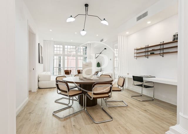 3 soveværelse Lejlighed til salg i El Barri Gòtic, Barcelona by - € 1.250.000 (Ref: 9385579)