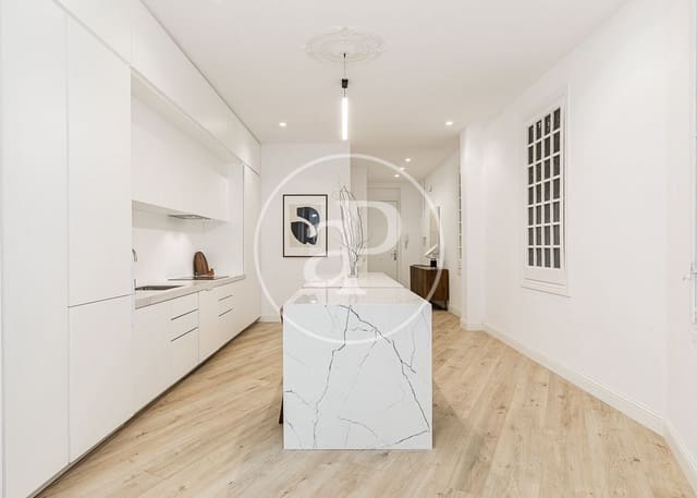 3 soveværelse Lejlighed til salg i El Barri Gòtic, Barcelona by - € 1.250.000 (Ref: 9385579)