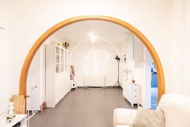 2 bedroom Apartment for sale in Sants, Barcelona city - € 325,000 (Ref: 9387891)