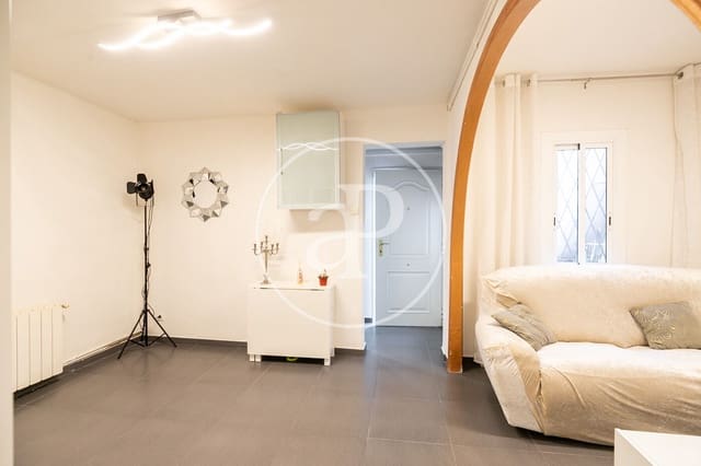 2 bedroom Apartment for sale in Sants, Barcelona city - € 325,000 (Ref: 9387891)