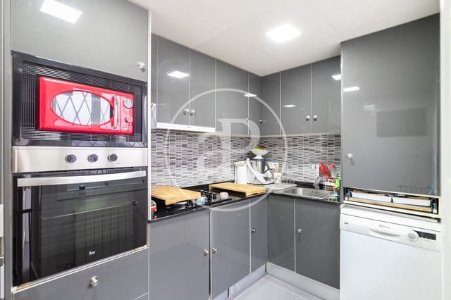 2 bedroom Apartment for sale in Sants, Barcelona city - € 325,000 (Ref: 9387891)