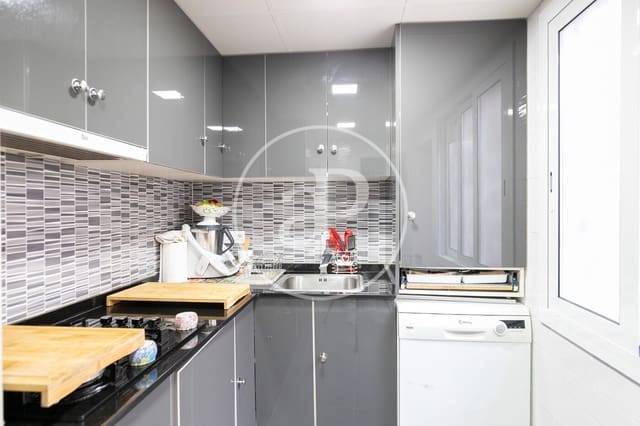 2 bedroom Apartment for sale in Sants, Barcelona city - € 325,000 (Ref: 9387891)