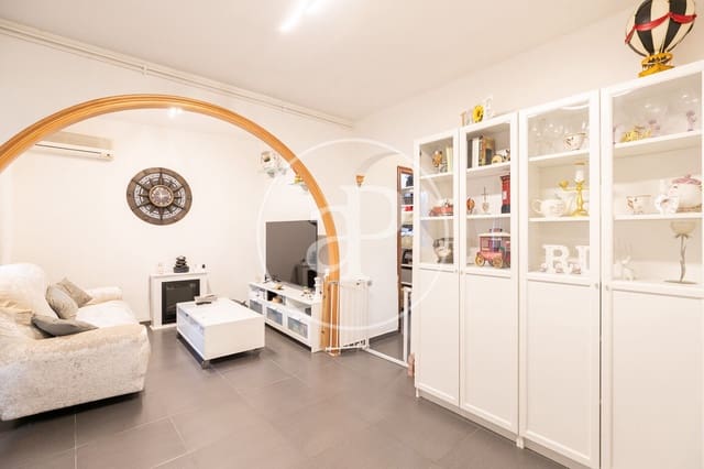 2 bedroom Apartment for sale in Sants, Barcelona city - € 325,000 (Ref: 9387891)