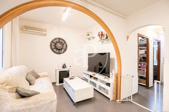 2 bedroom Apartment for sale in Sants, Barcelona city - € 325,000 (Ref: 9387891)