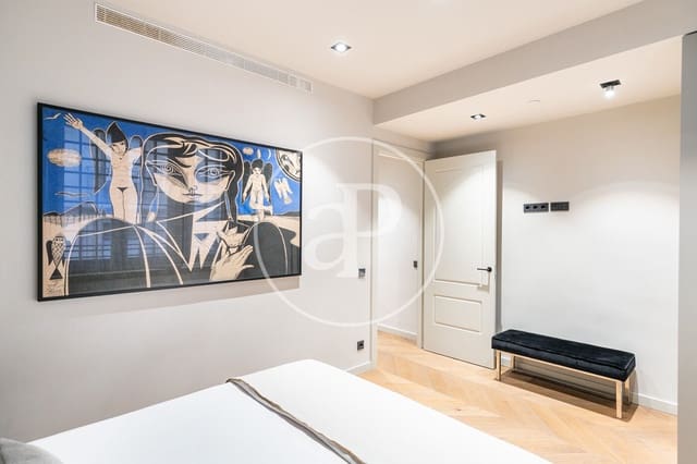 3 soverom Leilighet til leie i El Barri Gòtic, Barcelona by - € 2 950 (Ref: 9395973)