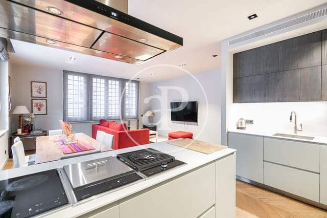 3 soverom Leilighet til leie i El Barri Gòtic, Barcelona by - € 2 950 (Ref: 9395973)