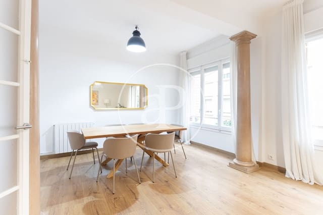 4 bedroom Apartment for rent in La Vila de Gràcia, Barcelona city - € 3,300 (Ref: 9400915)