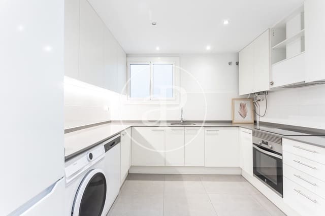 4 bedroom Apartment for rent in La Vila de Gràcia, Barcelona city - € 3,300 (Ref: 9400915)