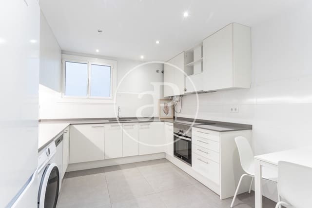 4 bedroom Apartment for rent in La Vila de Gràcia, Barcelona city - € 3,300 (Ref: 9400915)