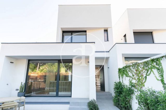 Apartment for sale in Bellaterra, Cerdanyola del Vallès with pool garage - € 1,420,000 (Ref: 9400921)