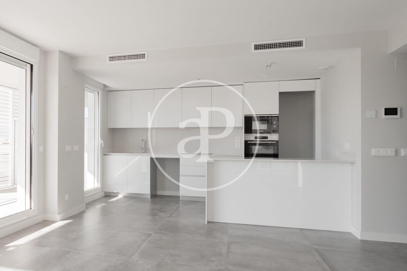 4 quarto Apartamento para arrendar em Badalona com piscina - 3 000 € (Ref: 9403348)