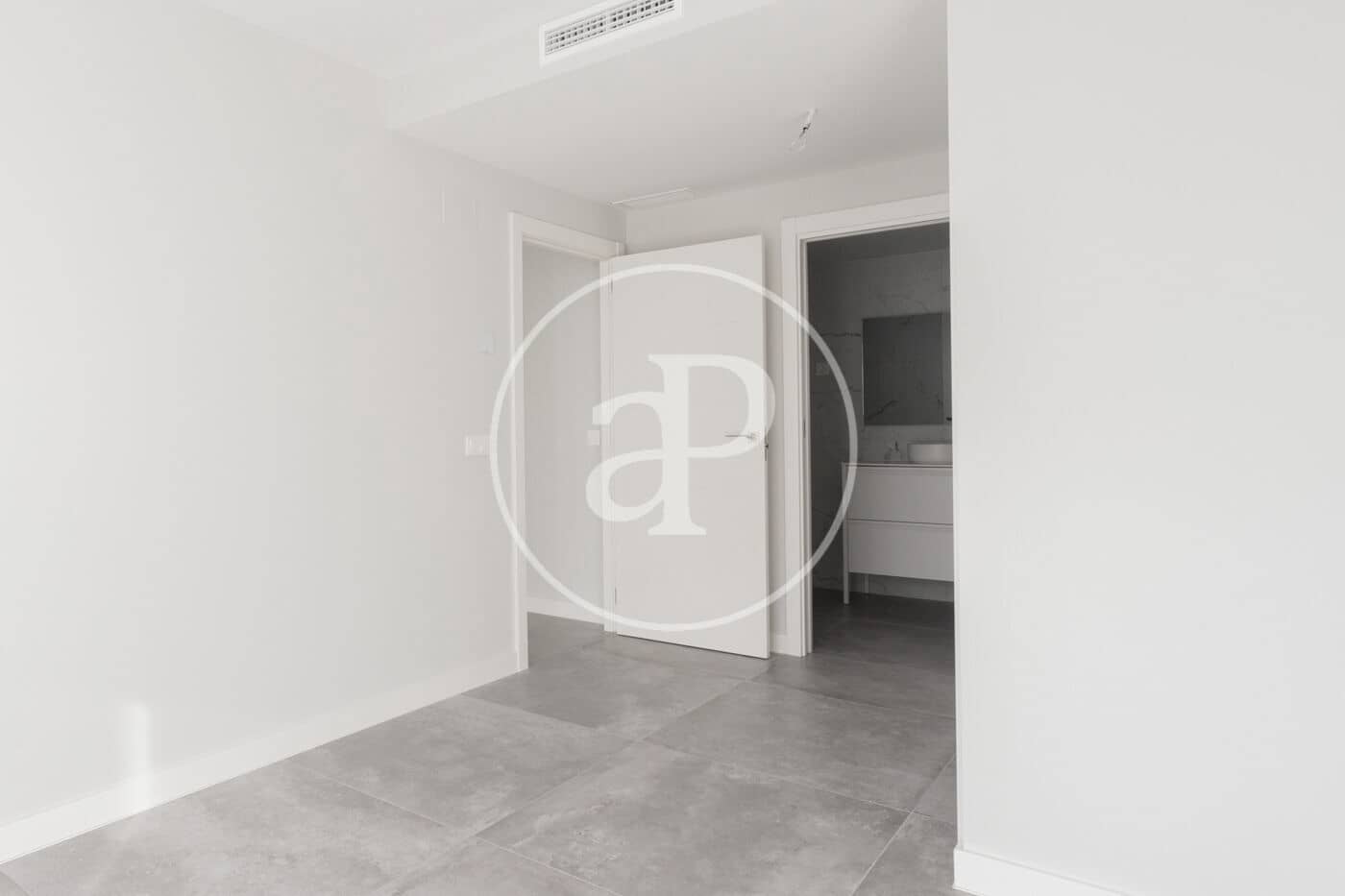4 quarto Apartamento para arrendar em Badalona com piscina - 3 000 € (Ref: 9403348)
