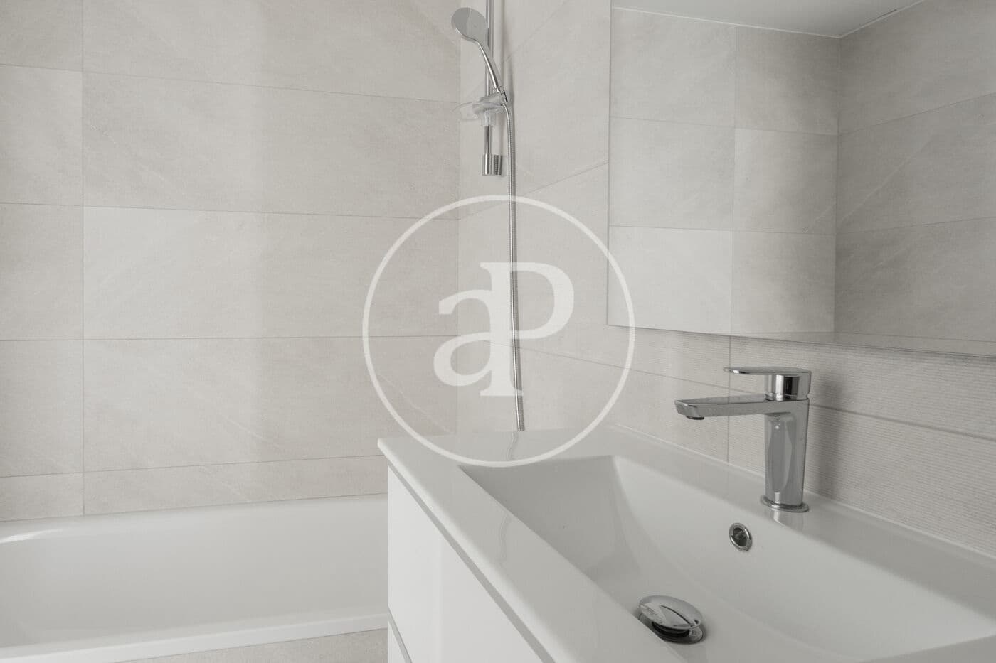 4 quarto Apartamento para arrendar em Badalona com piscina - 3 000 € (Ref: 9403348)