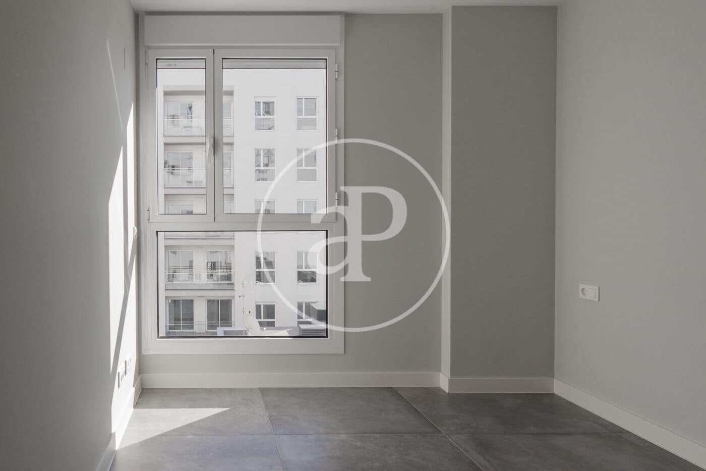 4 quarto Apartamento para arrendar em Badalona com piscina - 3 000 € (Ref: 9403348)