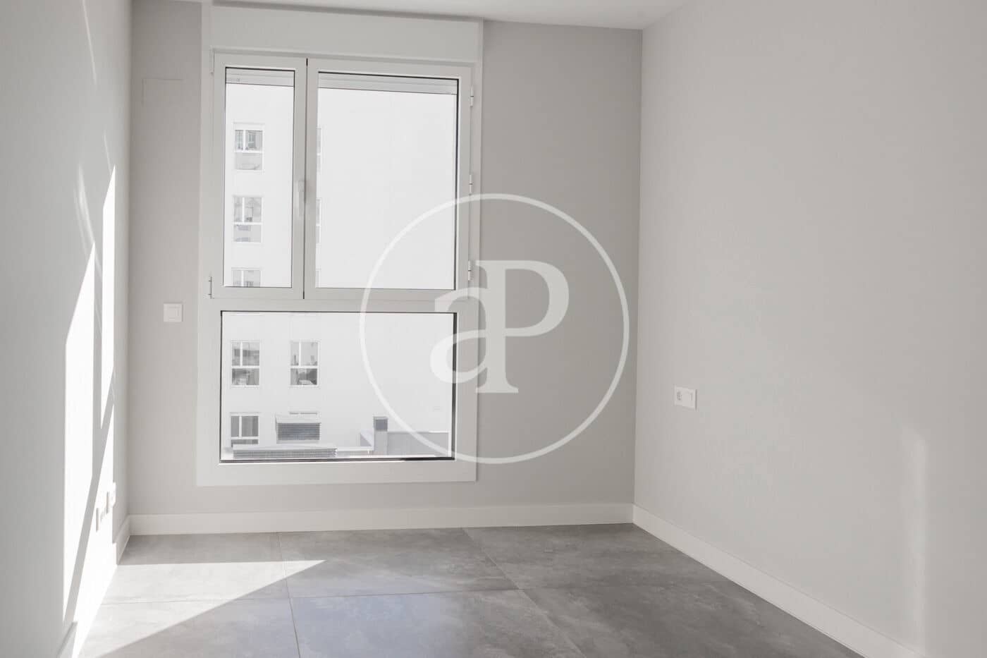 4 quarto Apartamento para arrendar em Badalona com piscina - 3 000 € (Ref: 9403348)