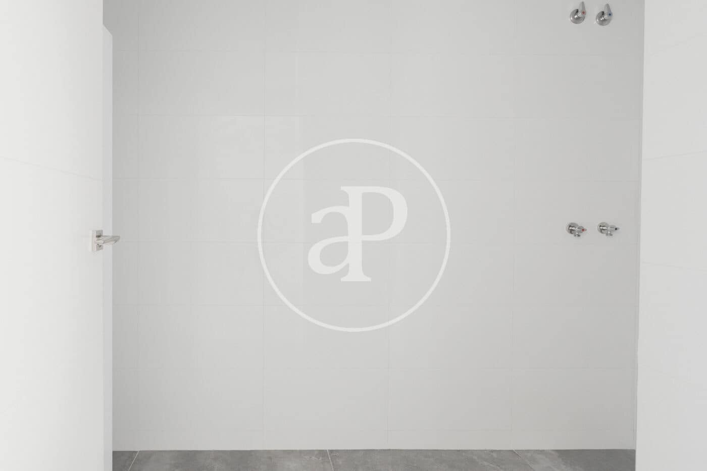 4 quarto Apartamento para arrendar em Badalona com piscina - 3 000 € (Ref: 9403348)