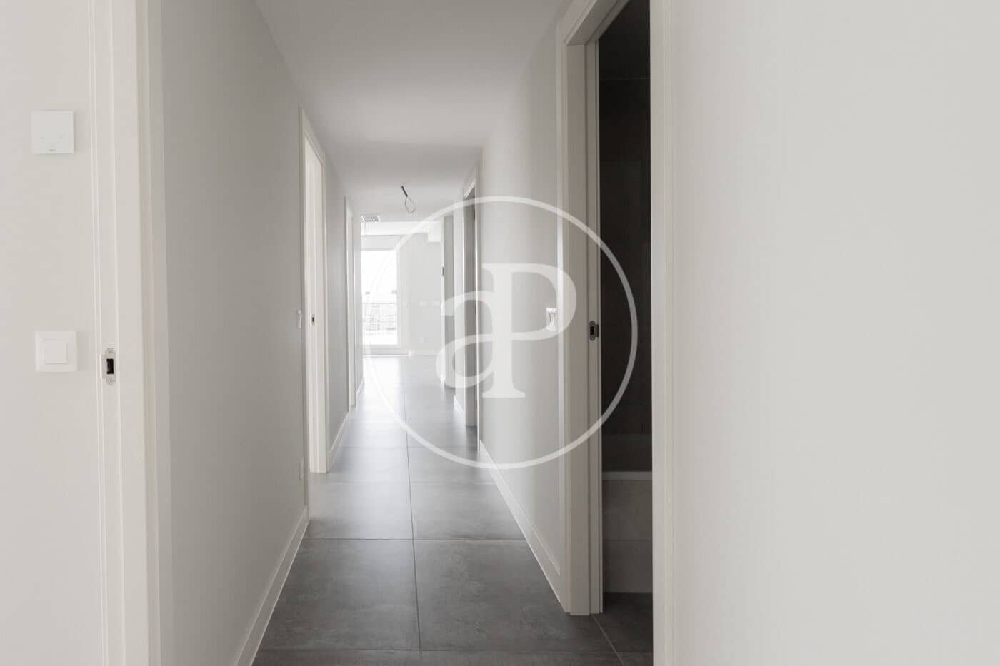4 quarto Apartamento para arrendar em Badalona com piscina - 3 000 € (Ref: 9403348)