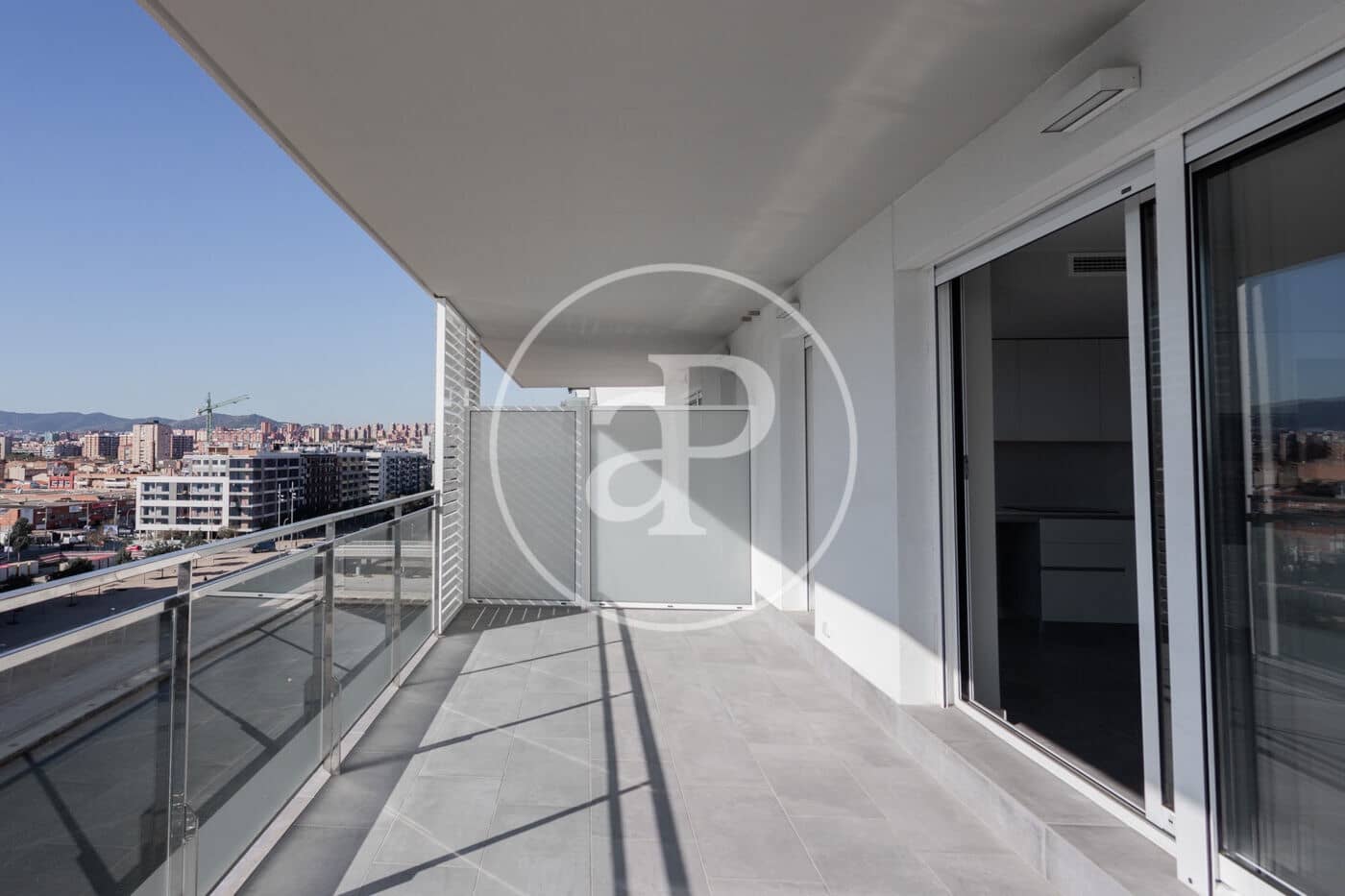 4 quarto Apartamento para arrendar em Badalona com piscina - 3 000 € (Ref: 9403348)
