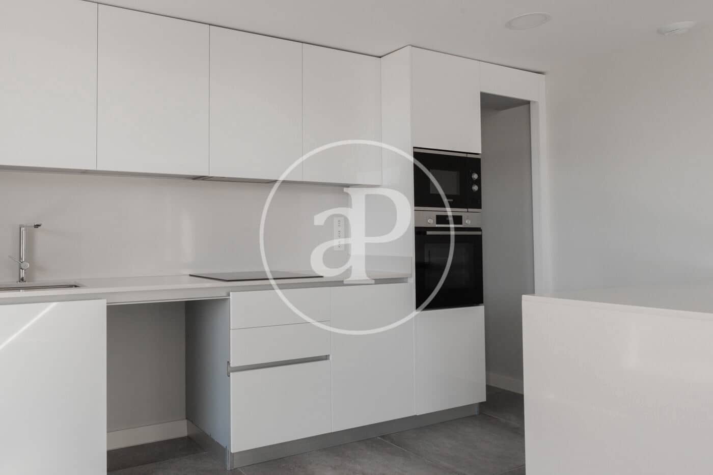 4 quarto Apartamento para arrendar em Badalona com piscina - 3 000 € (Ref: 9403348)