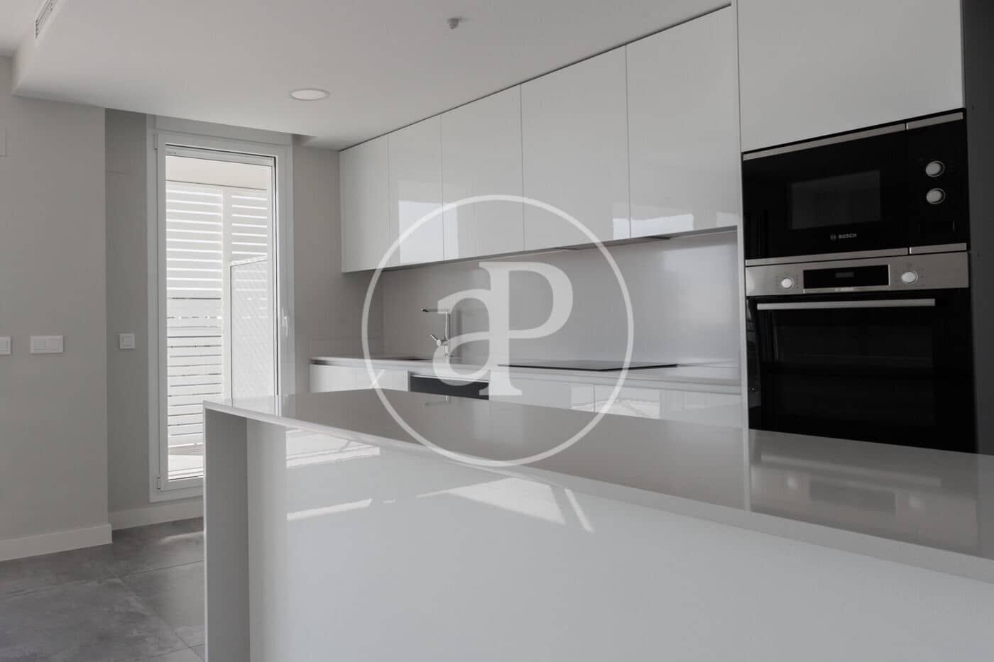 4 quarto Apartamento para arrendar em Badalona com piscina - 3 000 € (Ref: 9403348)