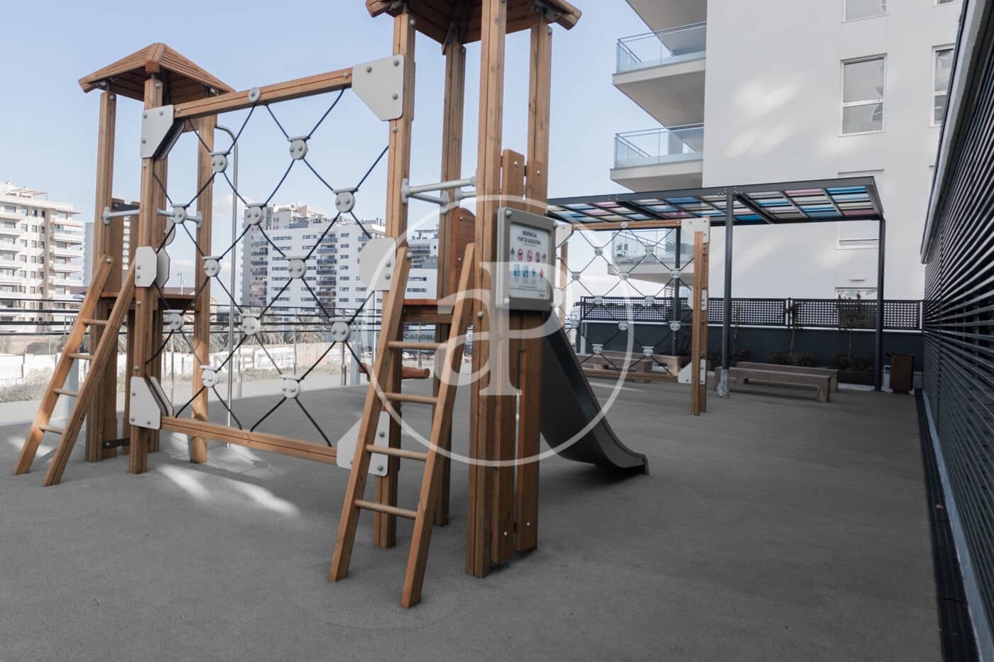 4 quarto Apartamento para arrendar em Badalona com piscina - 3 000 € (Ref: 9403348)