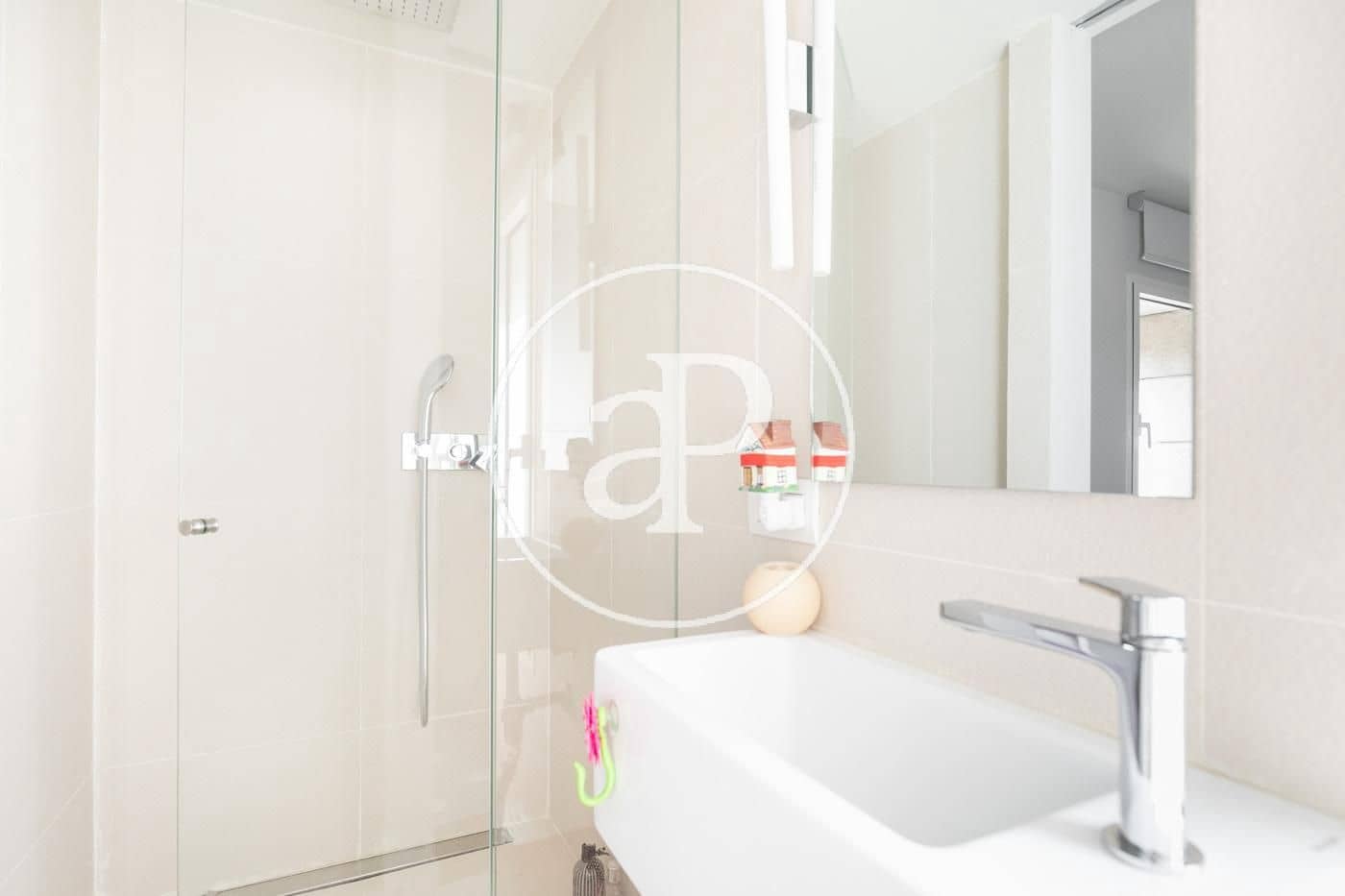 4 Zimmer Penthouse zu vermieten in Barcelona Stadt mit Pool - 6.000 € (Ref: 9406821)