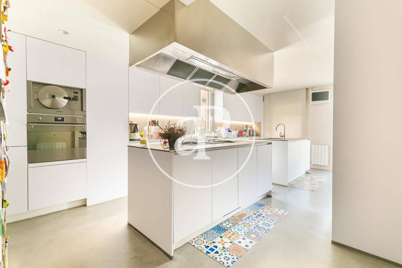 4 Zimmer Penthouse zu vermieten in Barcelona Stadt mit Pool - 6.000 € (Ref: 9406821)