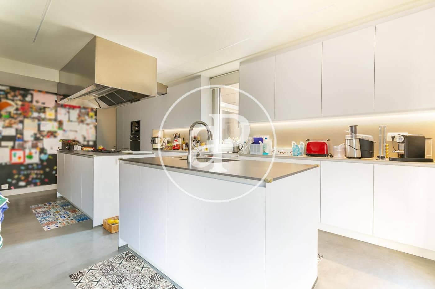 4 Zimmer Penthouse zu vermieten in Barcelona Stadt mit Pool - 6.000 € (Ref: 9406821)