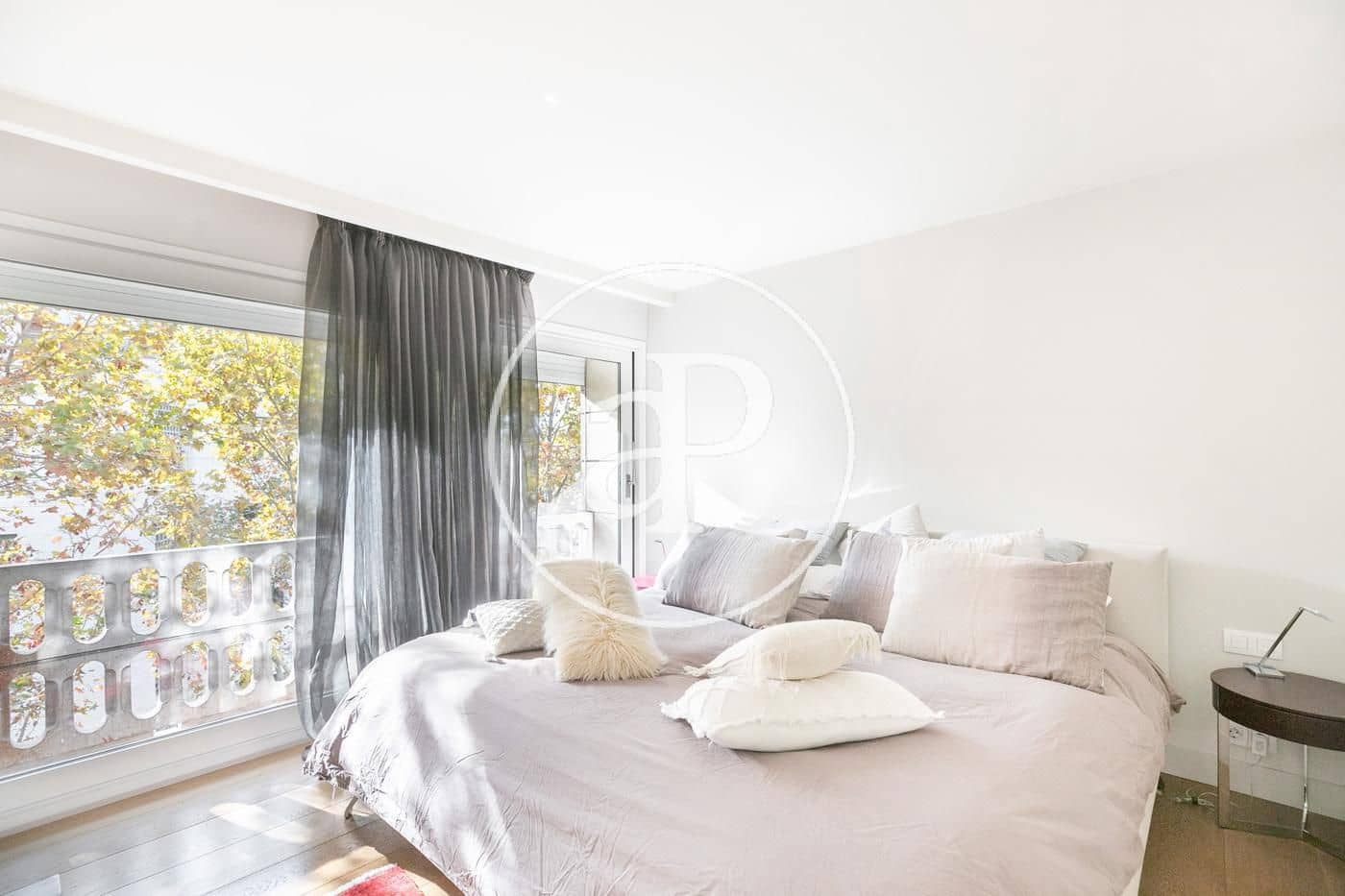 4 Zimmer Penthouse zu vermieten in Barcelona Stadt mit Pool - 6.000 € (Ref: 9406821)