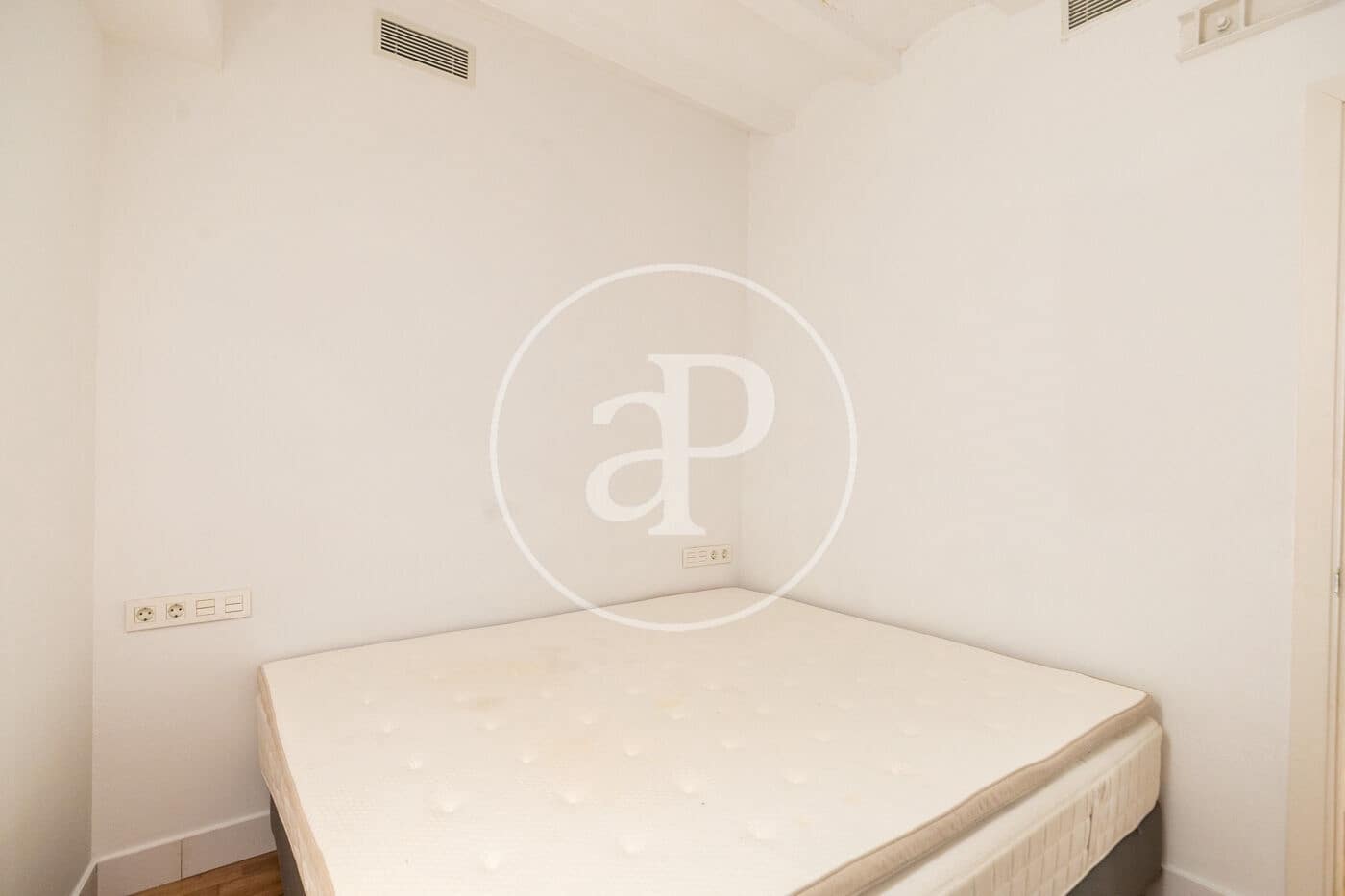 Lejlighed til salg i Barcelona by - € 480.000 (Ref: 9406823)