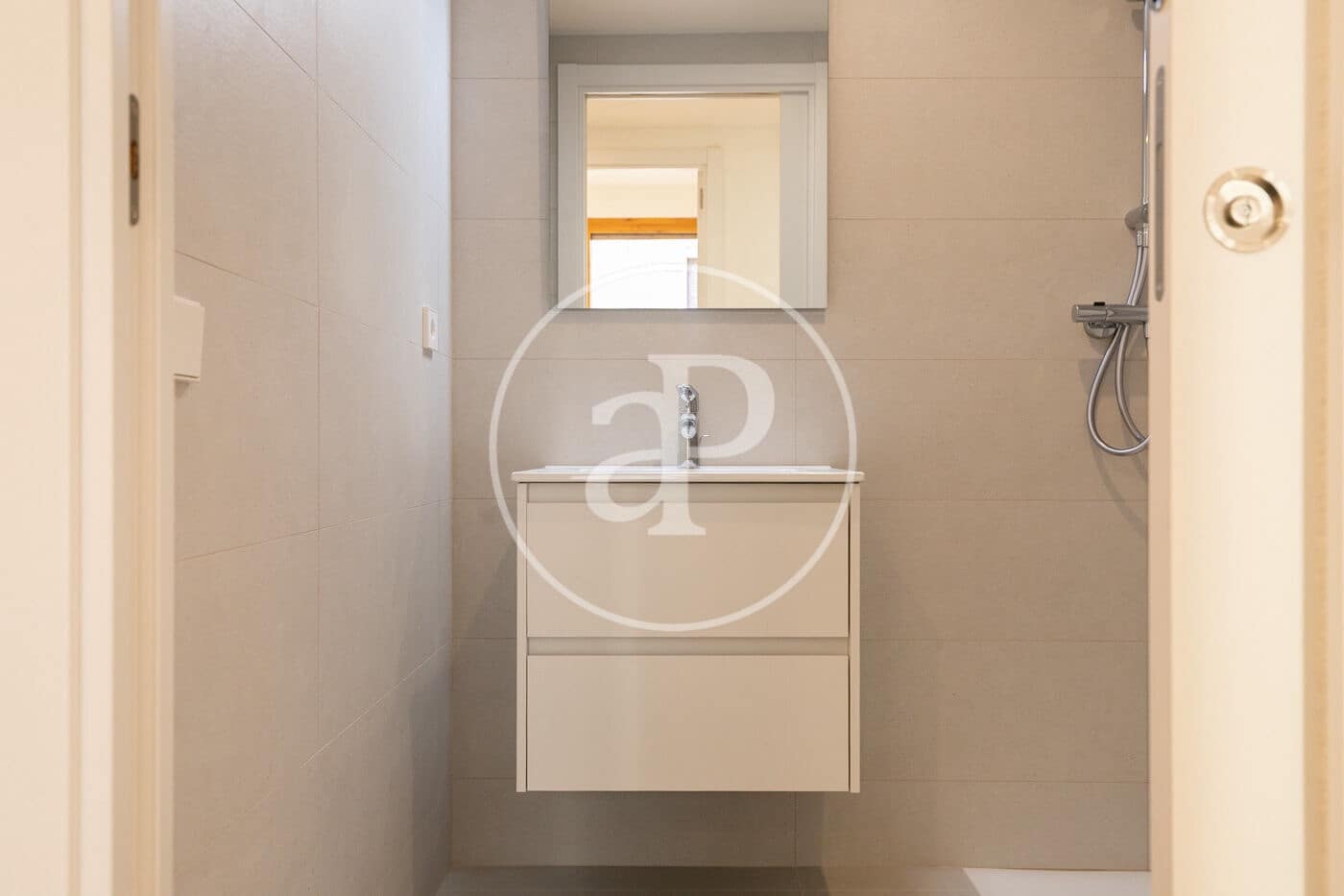 2 slaapkamer Appartement te huur in Barcelona stad - € 2.350 (Ref: 9406825)