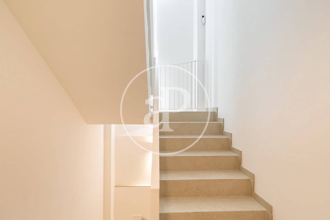 2 slaapkamer Appartement te huur in Barcelona stad - € 2.350 (Ref: 9406825)