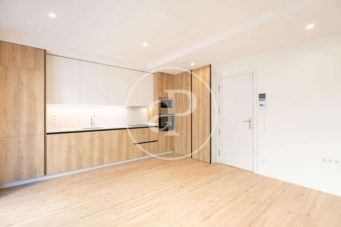 2 slaapkamer Appartement te huur in Barcelona stad - € 2.350 (Ref: 9406825)