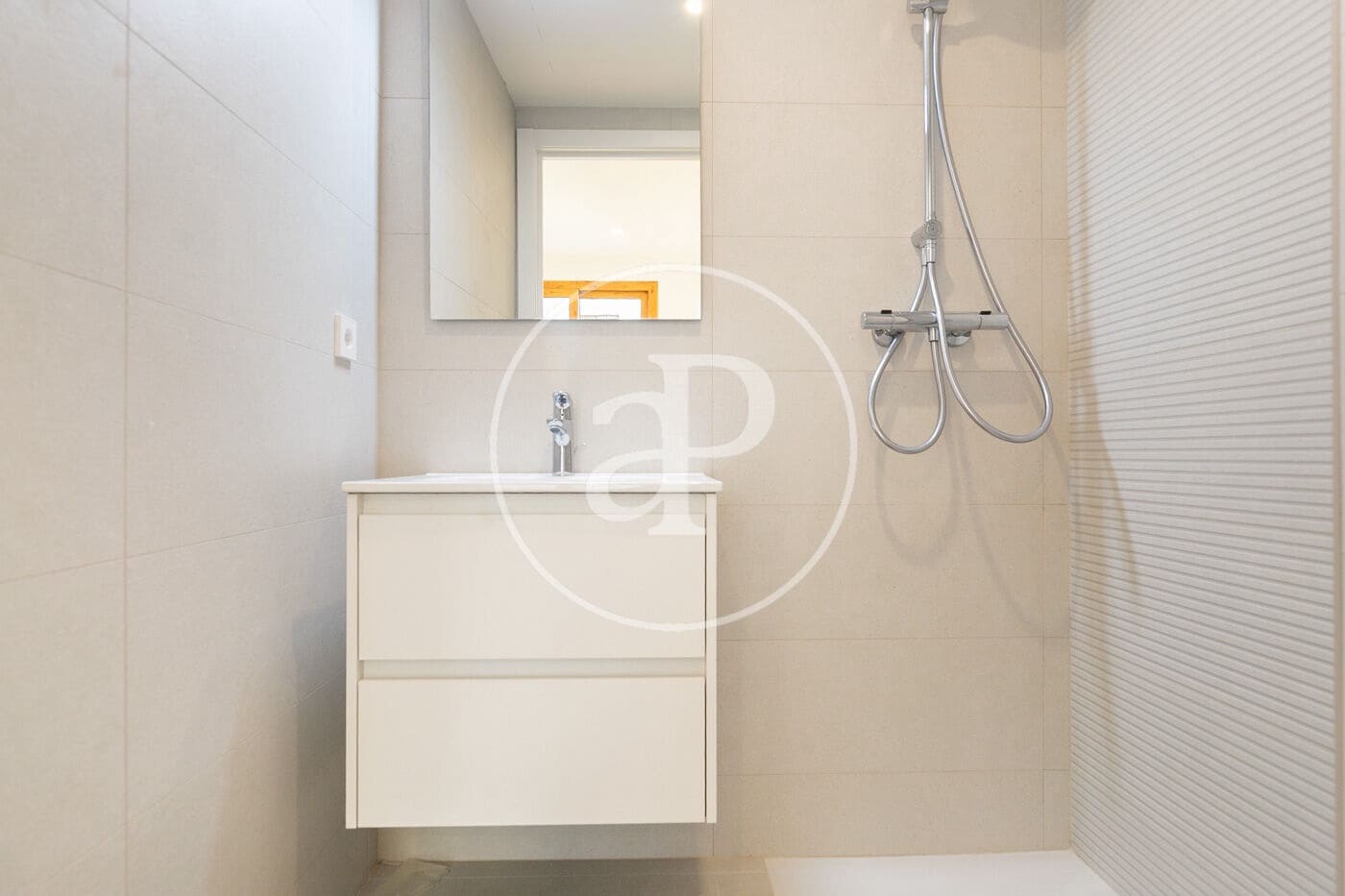 2 slaapkamer Appartement te huur in Barcelona stad - € 2.350 (Ref: 9406825)