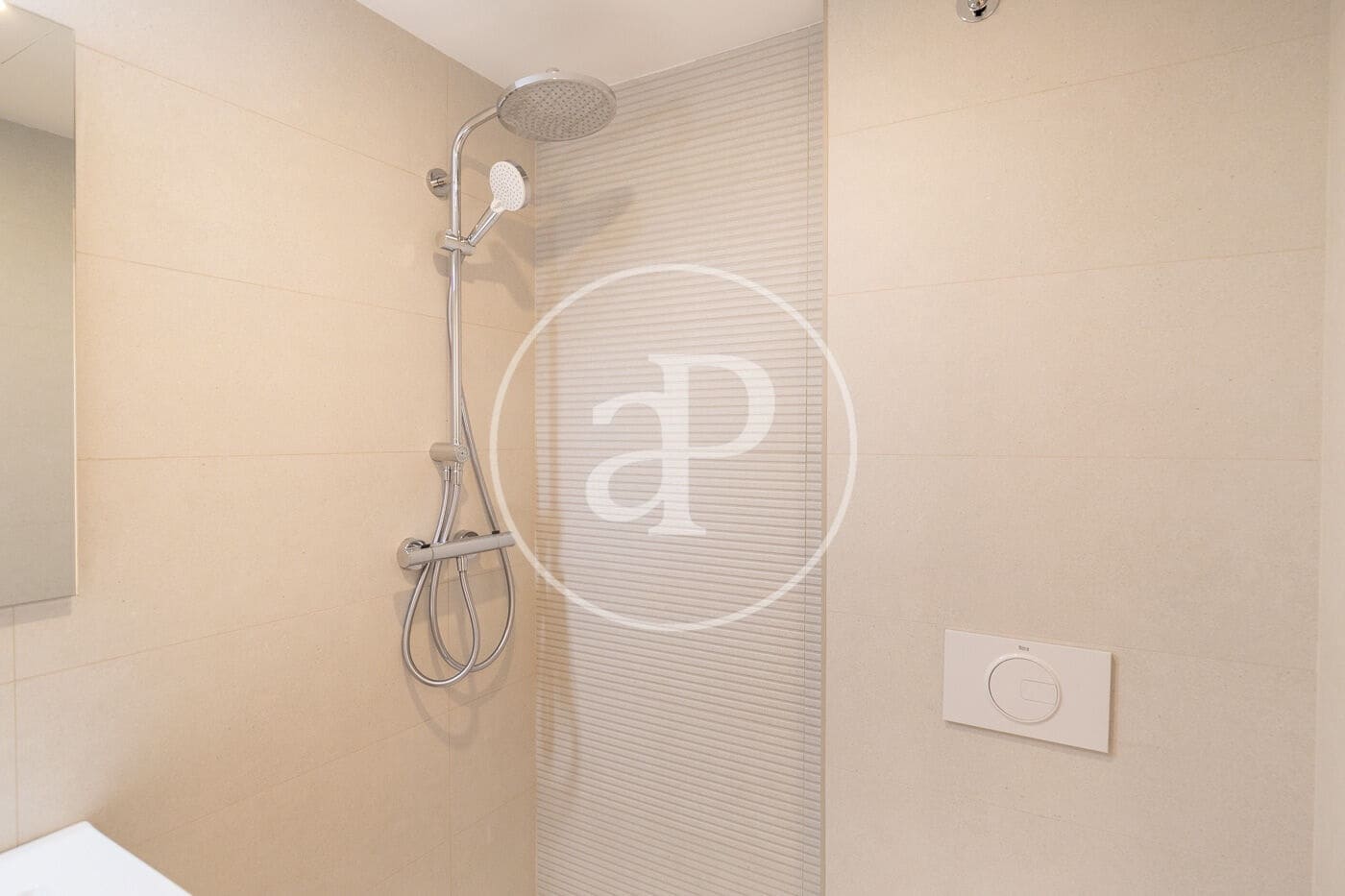 2 slaapkamer Appartement te huur in Barcelona stad - € 2.350 (Ref: 9406825)
