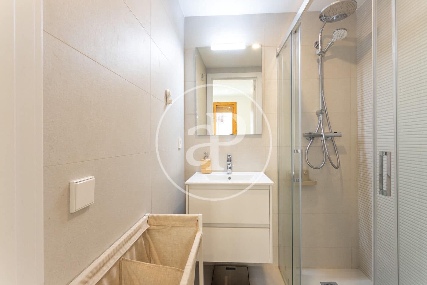 Appartement de 2 chambres à louer à Barcelone ville - 2 250 € (Ref: 9406825)