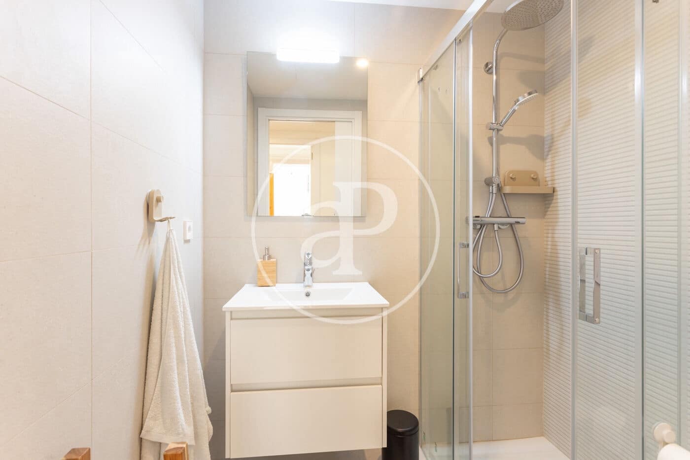 Appartement de 2 chambres à louer à Barcelone ville - 2 250 € (Ref: 9406825)