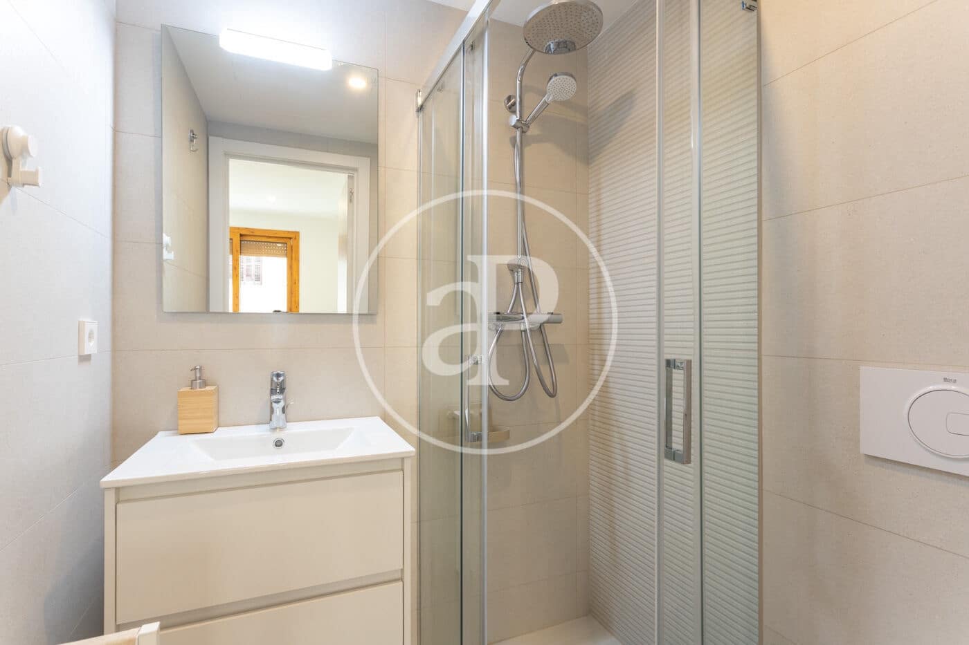 Appartement de 2 chambres à louer à Barcelone ville - 2 250 € (Ref: 9406825)