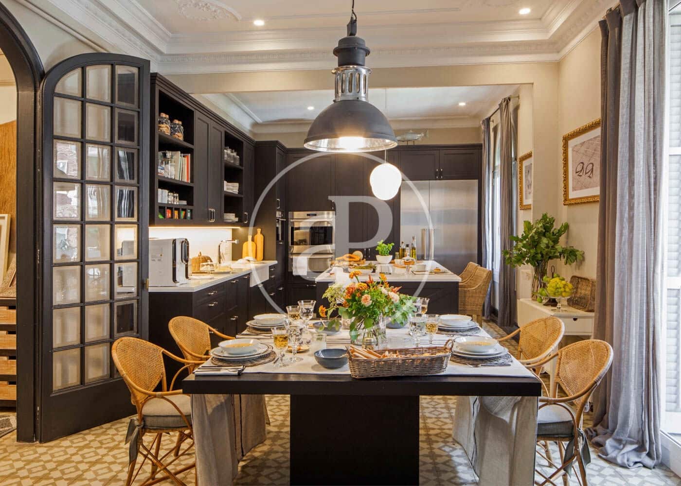 4 soveværelse Lejlighed til leje i Barcelona by - € 5.300 (Ref: 9414076)