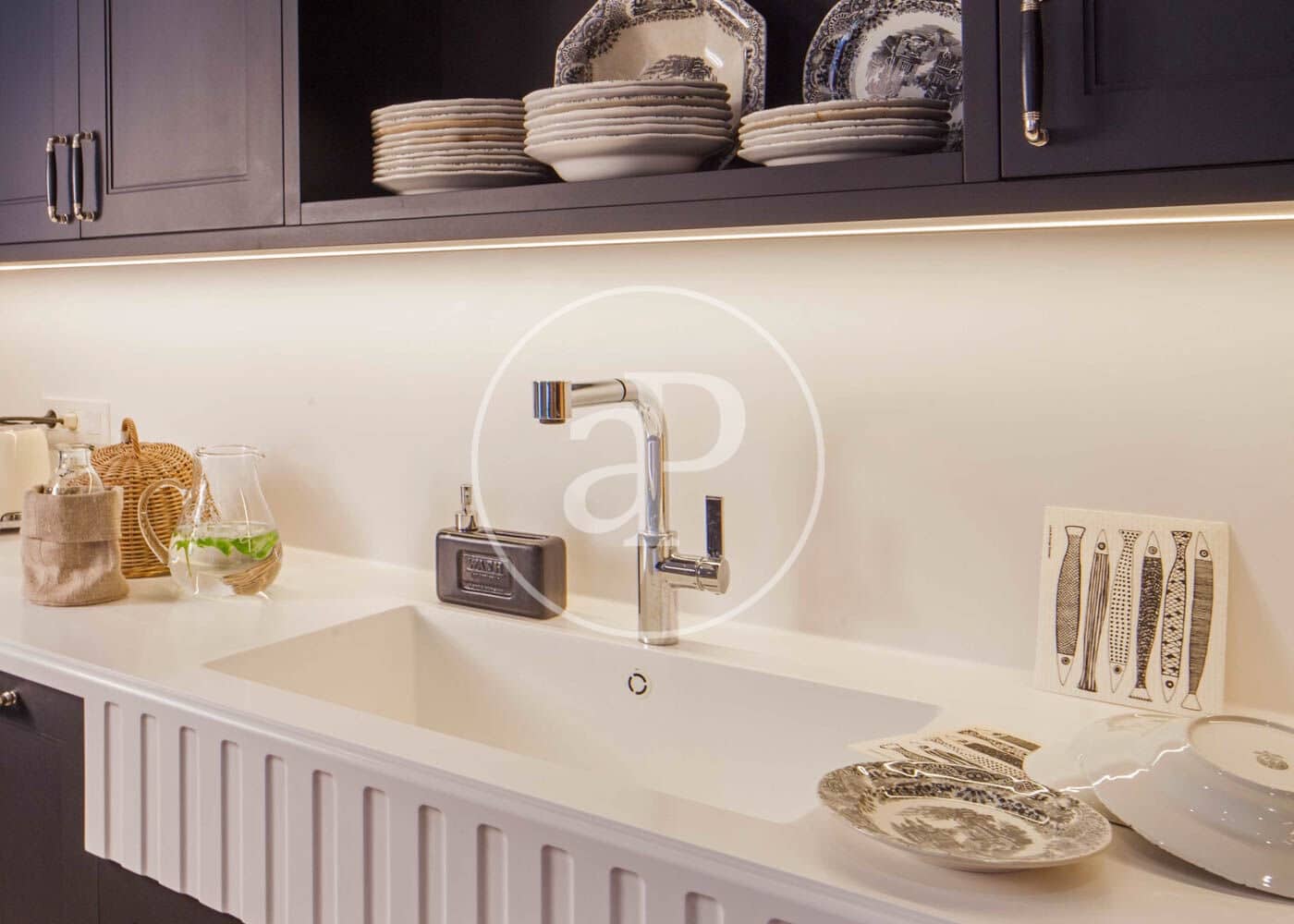 4 soveværelse Lejlighed til leje i Barcelona by - € 5.300 (Ref: 9414076)